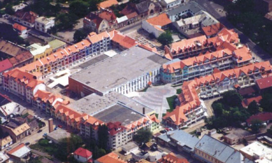 Lučenec, Biznis centrum Polyfunkčný objekt v centre mesta Lučenec (rozloha 40 000 m2) Výstavba: 08/1994 - 10/1998